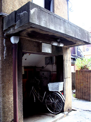 上野下入口サイド